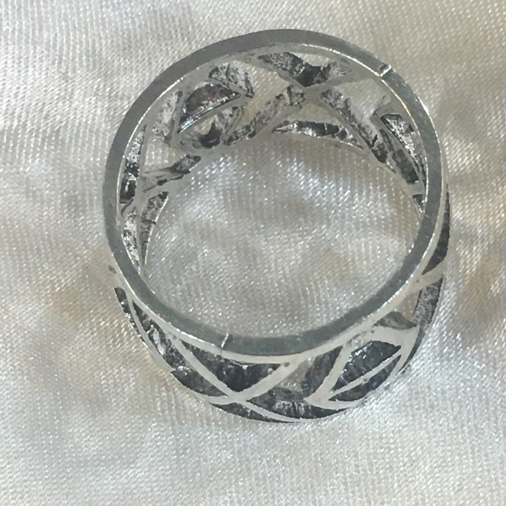 ❤️ 2 for $10 PRICE DROP X Marks the Spot - closed wide band - crisscross ring - Picture 4 of 5